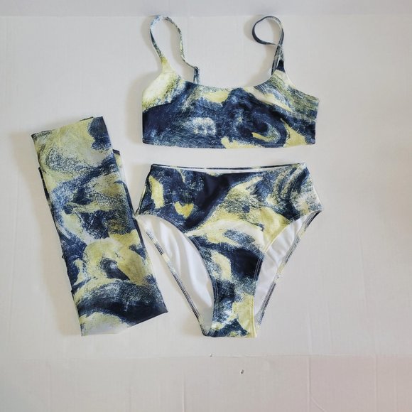 Bikini with Sarong - Picture 7 of 11